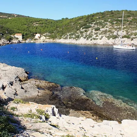 By The Sea Rukavac, Vis - 2411 * Rukavac (Vis)